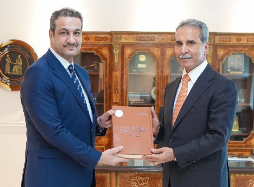 رئيس مجلس القضاء الأعلى يتسلم التقرير السنوي لديوان الرقابة المالية لعام 2025