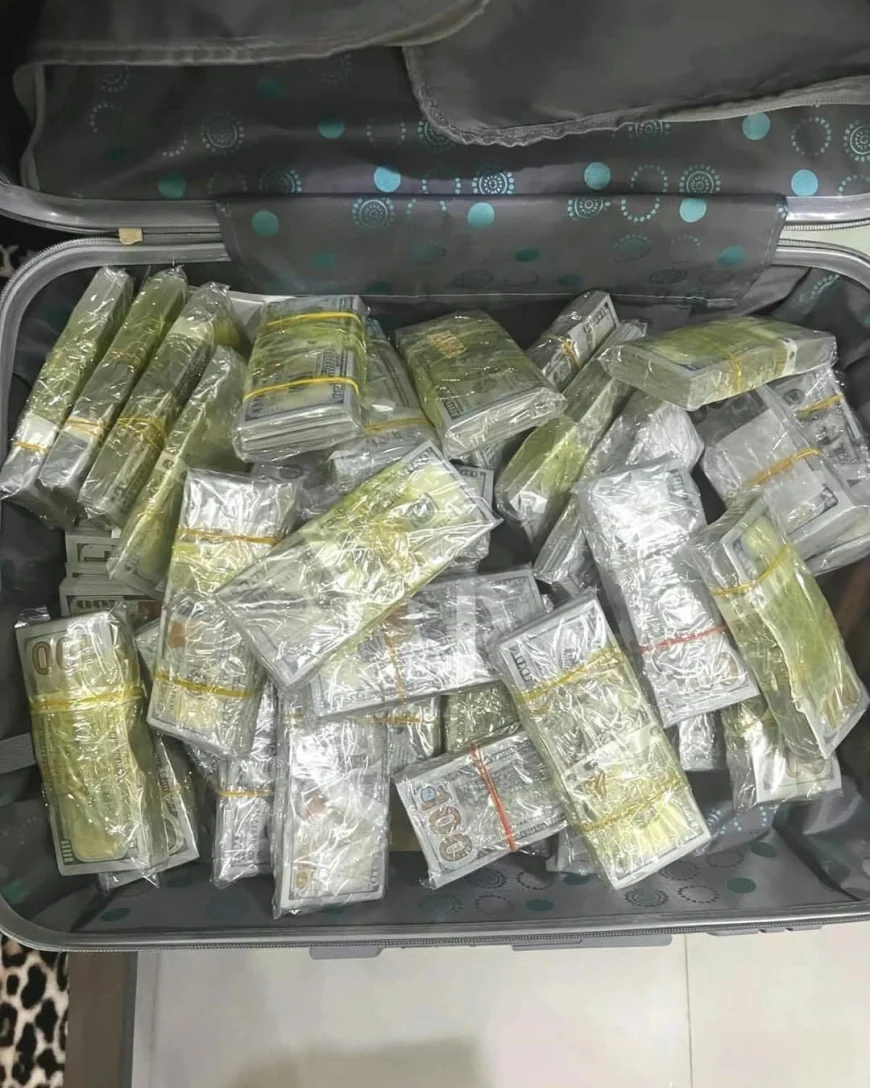 النزاهة تضبط نحو 9 مليارات دينار وسبائك ومشغولات ذهبية في منازل وكيل وزير الكهرباء