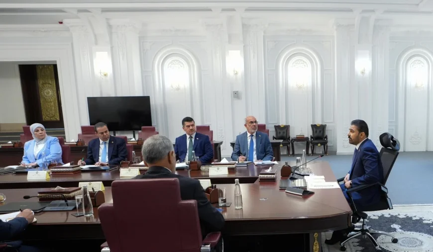 العراق: توجيه حكومي لعمل الشركات النفطية على مدار 24 ساعة لتأمين بدائل مضيق هرمز