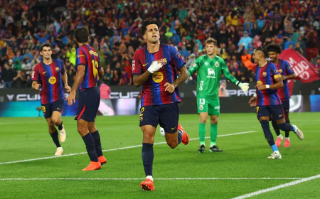 برشلونة يعزز صدارته لـ "الليغا" بفوز عريض على راسينغ سانتاندر بسباعية