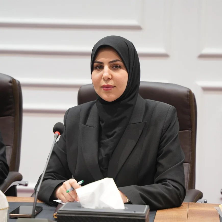 تحذيرات من تداعيات تذبذب الدولار.. لجنة التنمية في مجلس البصرة تدعو لإجراءات رقابية عاجلة لحماية المواطنين