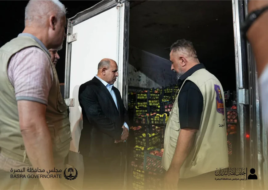 رئيس مجلس محافظة البصرة يتابع ميدانياً دخول شاحنات المواد الغذائية عبر منفذ الشلامجة