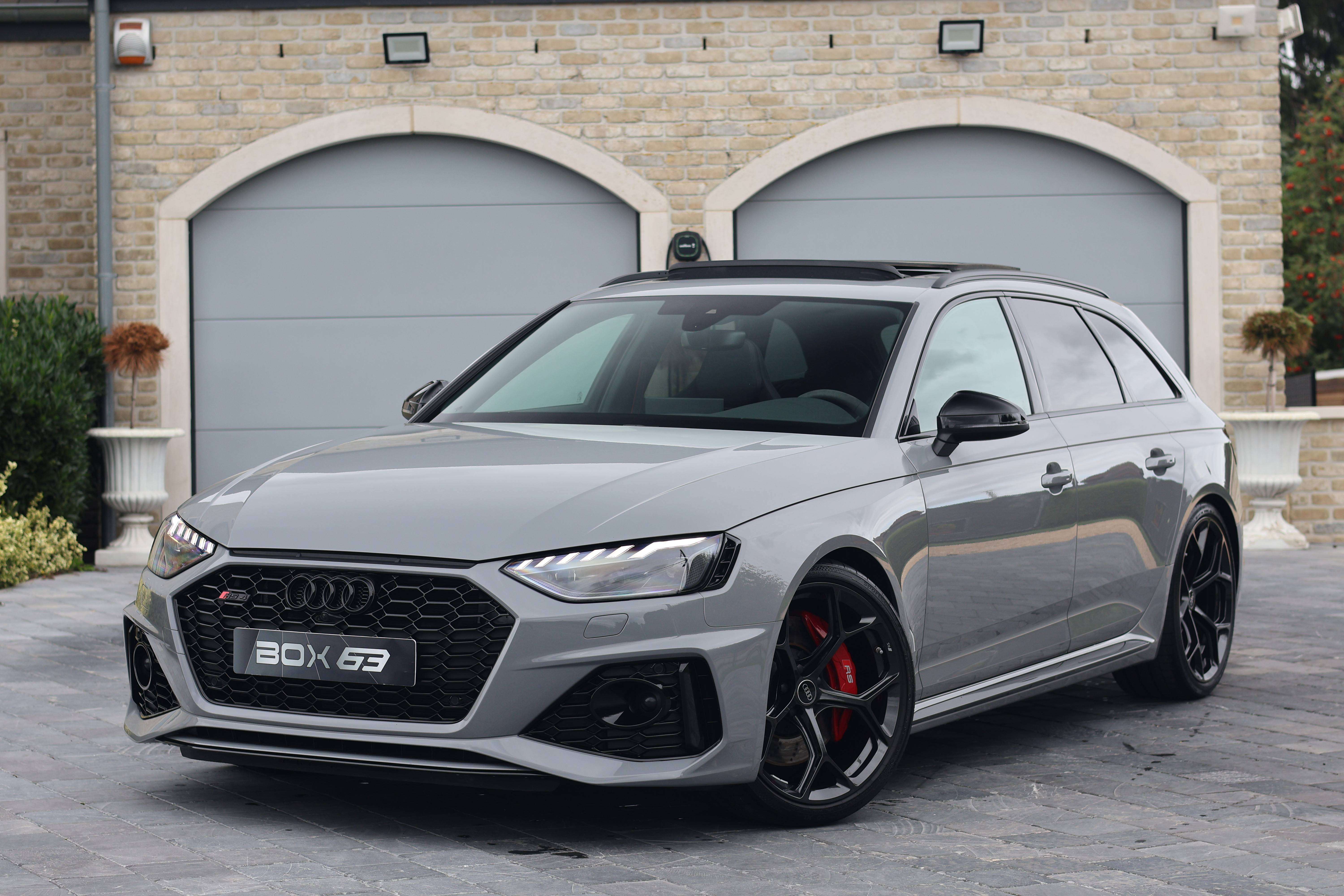Audi RS4 - image 1