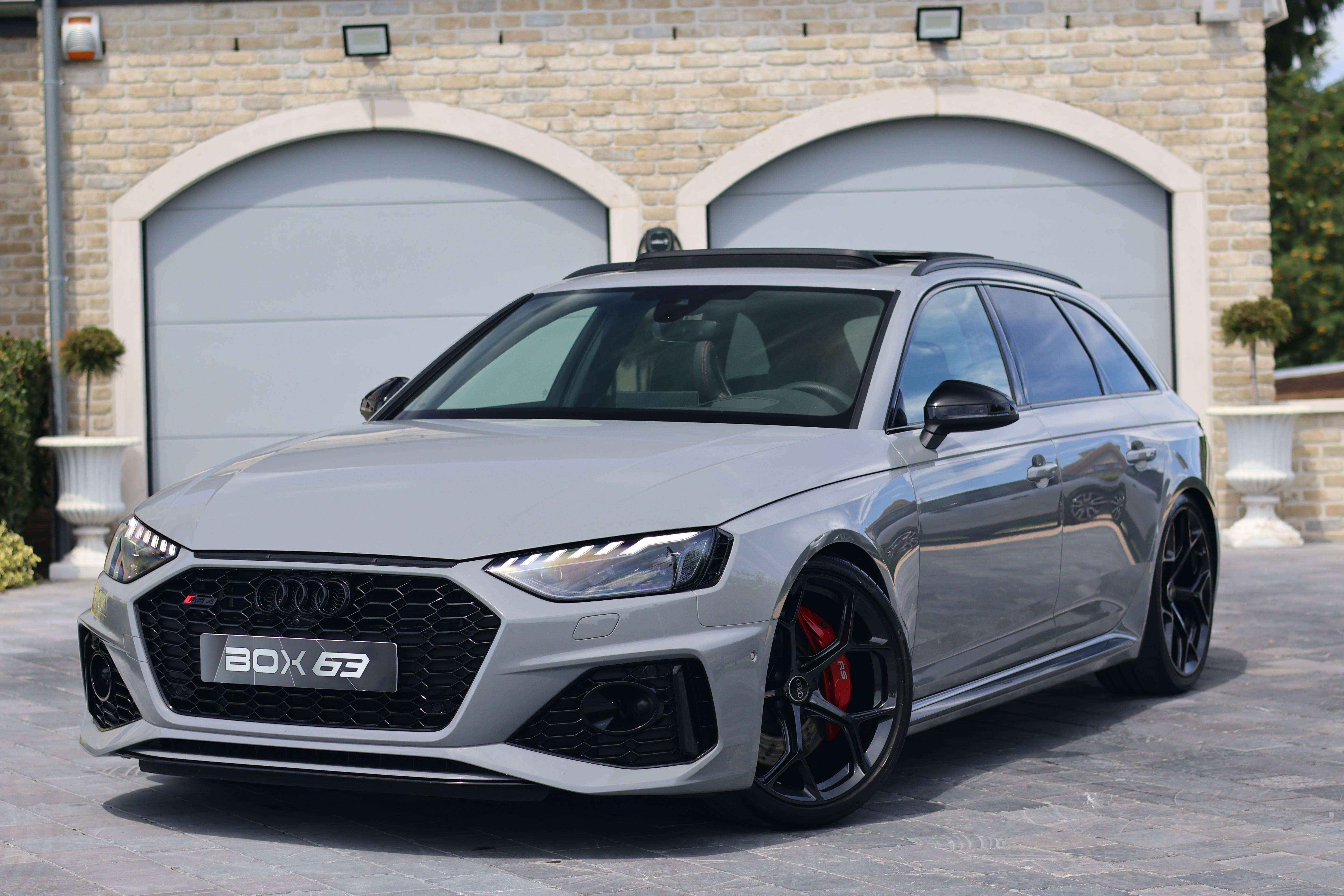 Audi RS4 - image 1