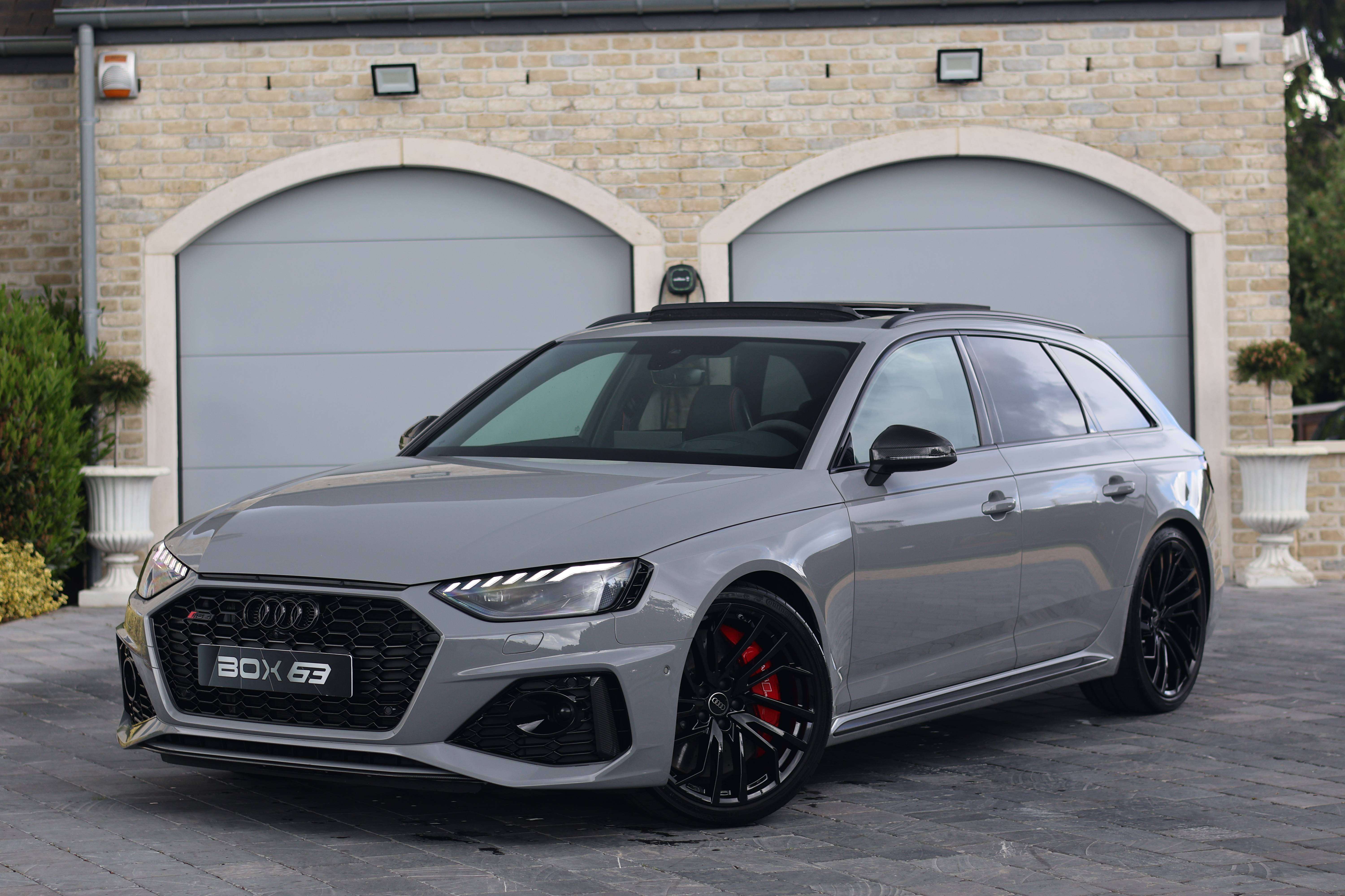 Audi RS4 - image 1
