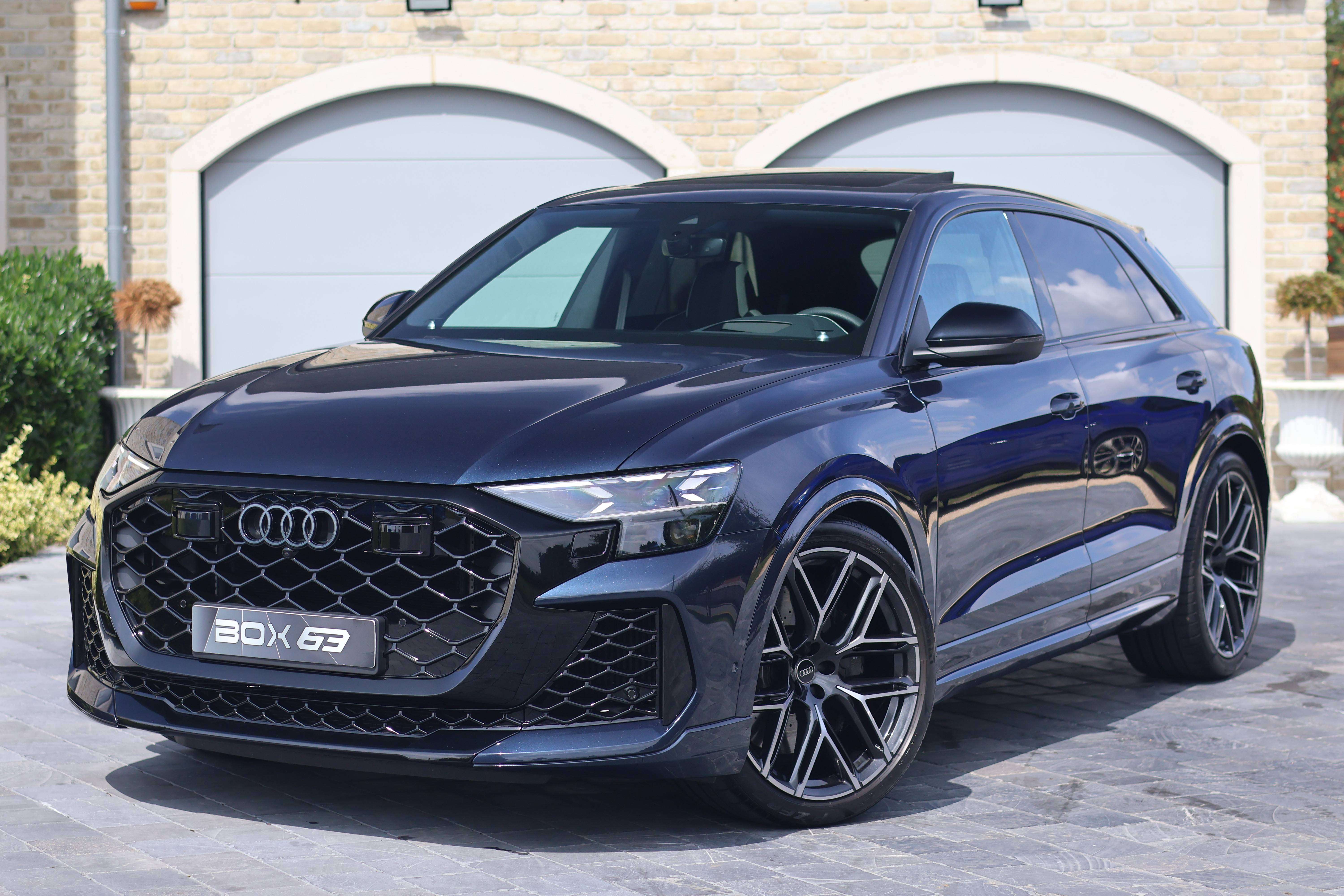 Audi RS Q8 - image 1