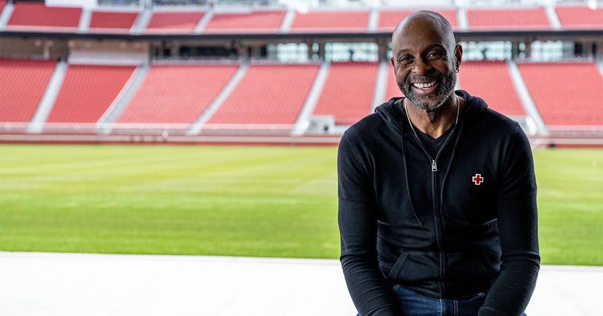 jerry rice-american red cross-red cross-giving blood-blood donations