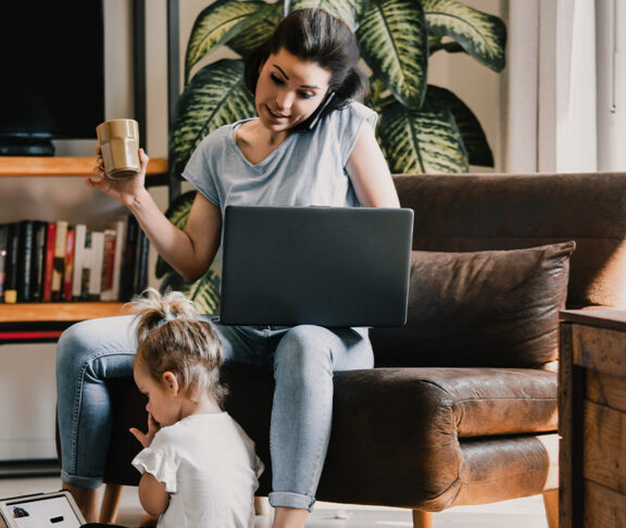 caregiver-parent-sandwich-moms-dads