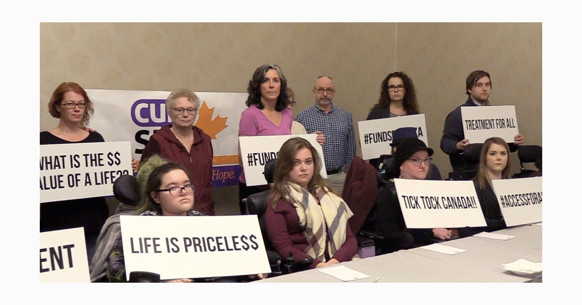 women holding placards curesma