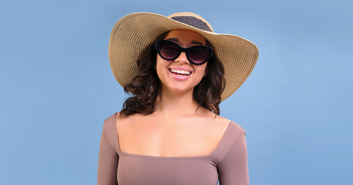 woman wide brimmed hat and sunglasses