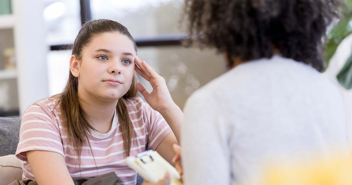girl talking with doctor