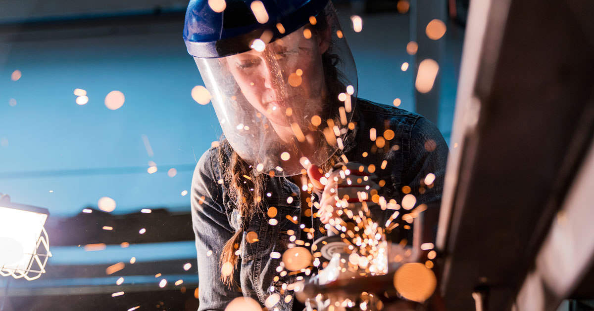 Female welder_IAM