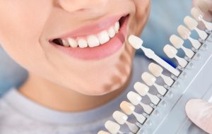 Makelloser Zahnersatz dank Wurzeln aus Keramik