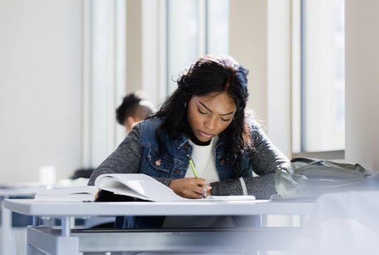 Student studying_project uni