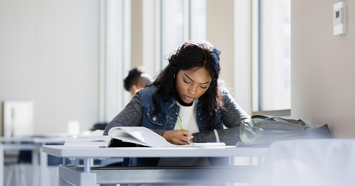 Student studying_project uni