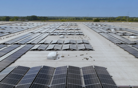 PV-Anlage mit blauen Himmel