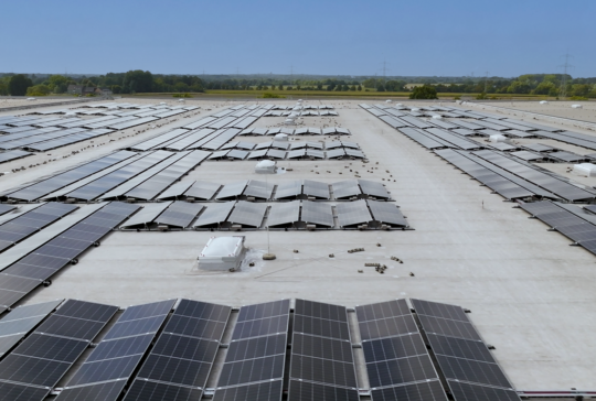 PV-Anlage mit blauen Himmel