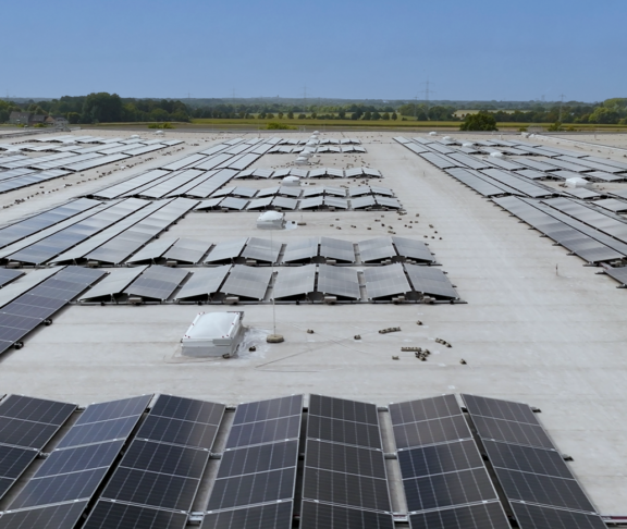 PV-Anlage mit blauen Himmel