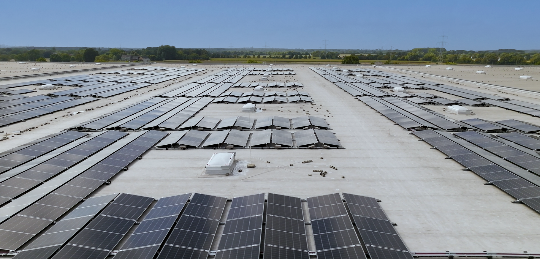 PV-Anlage mit blauen Himmel