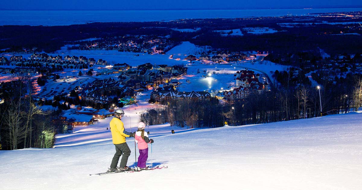 Child skiing with parent_Marriott_bonvoy_hotel