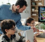 Teaching Programming Skills to Young Students in Classroom