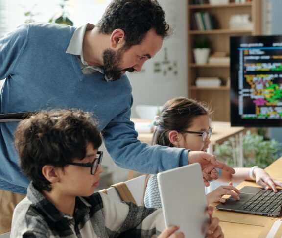 Teaching Programming Skills to Young Students in Classroom