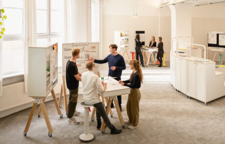 WHATIFWEFLY; Milieu; WHATIFWEFLY im Raum; WHATIFWEFLY in the room; Agiles Arbeiten; agile wor