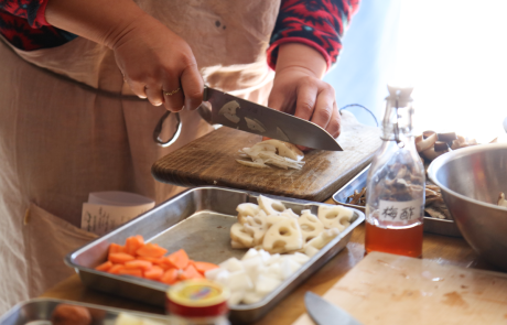 Frau Kochen Kochkurs Bild