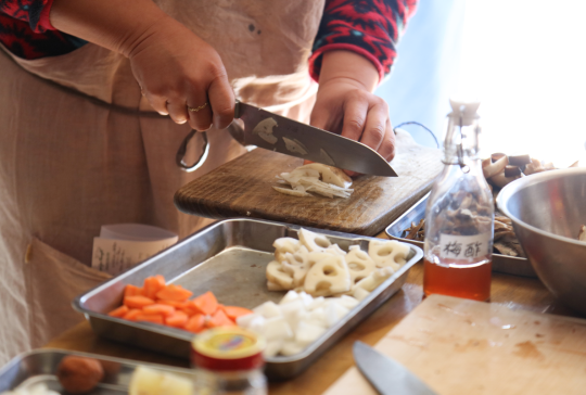 Frau Kochen Kochkurs Bild