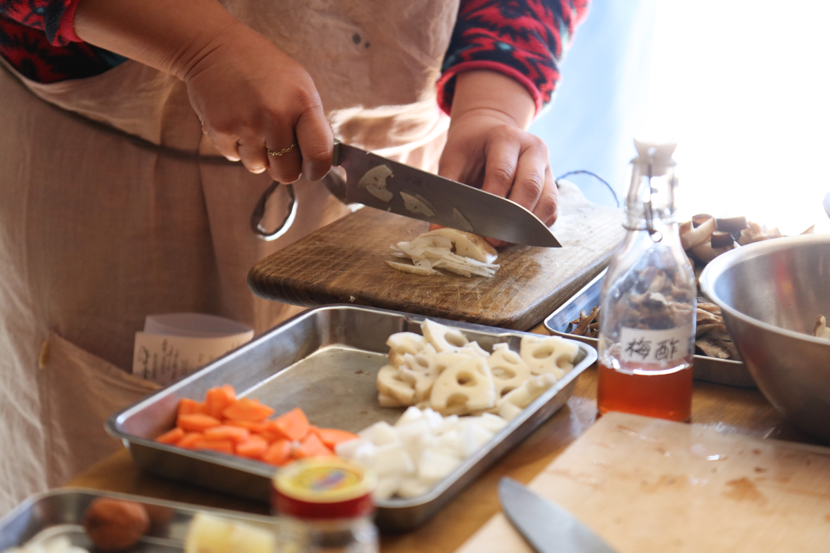 Frau Kochen Kochkurs Bild