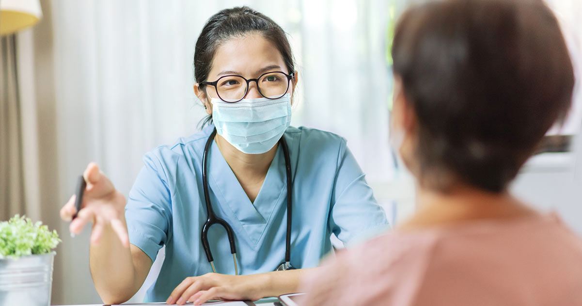 Dokter met mondkapje
