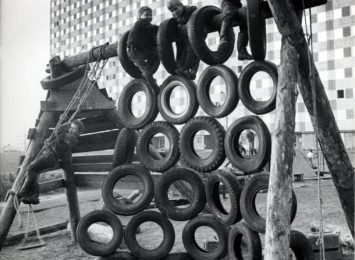 Barn som leiker. Foto: OBOS