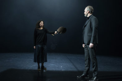 i Antigone spelte Jon rolla som Kong Kreon. Her saman med Sara Khorami som spelte tittelrolla.