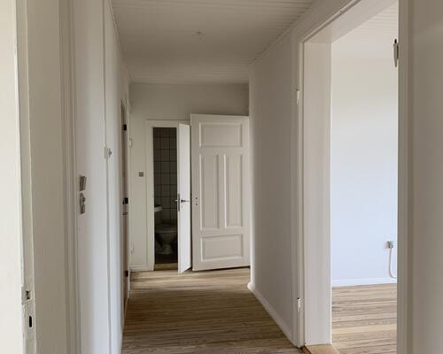 Dejlig lys med 5 værelses med nyt køkken.