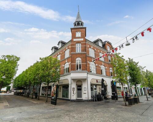 Stor 3 værelses lejlighed i centrum