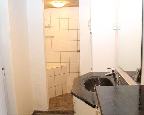 Disponibelt areal på 148 m² samt hyggelig østvendt have
