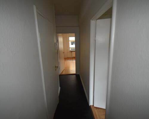 Stor renoveret 2-værelses lejlighed på Frederiksbjerg. 2 altaner. Indflytning 1. maj.