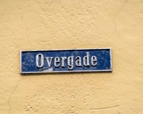 Perfekt delevenlig 2-værelses lejlighed i den charmerende historiske Overgade – Odense C – 77 Kvm