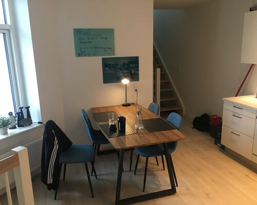 Dejligt lyst klubværelse udlejes centralt beliggende i Århus C