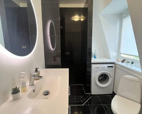 Fuldt møbleret lys penthouse lejlighed | Gentofte