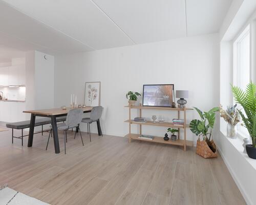 Stort 3-værelses rækkehus i 2-plan. Obs. alle billeder, plantegninger og visualiseringer er vejledende. Denne bolig er spejlvendt ift. plantegningen.