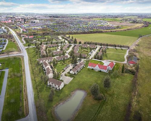 Stort 3-værelses rækkehus i 2-plan. Obs. alle billeder, plantegninger og visualiseringer er vejledende. Denne bolig er spejlvendt ift. plantegningen.