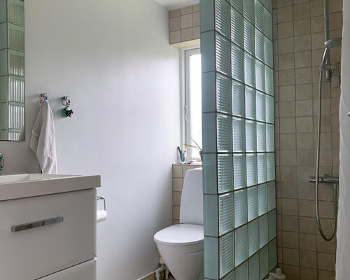 Hyggeligt moderniseret hus med charme i Uggelbølle