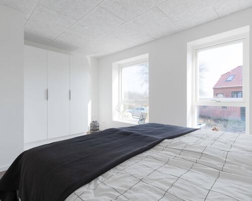 Stort 4-værelses rækkehus med egen terrasse.