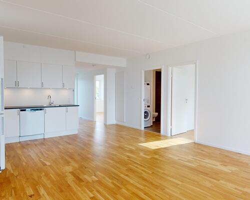 Moderne bolig med stor altan og god beliggenhed!