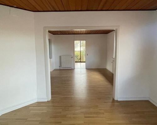 Rummelig villa centralt i Laurbjerg