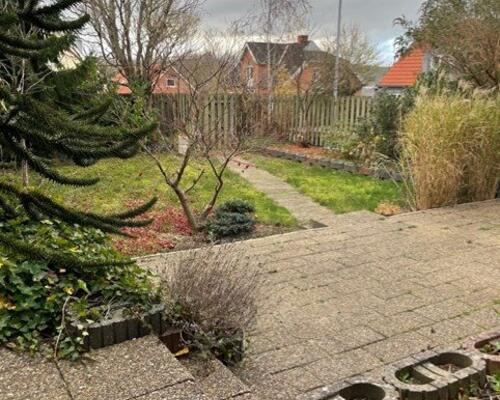 Rummelig villa centralt i Laurbjerg