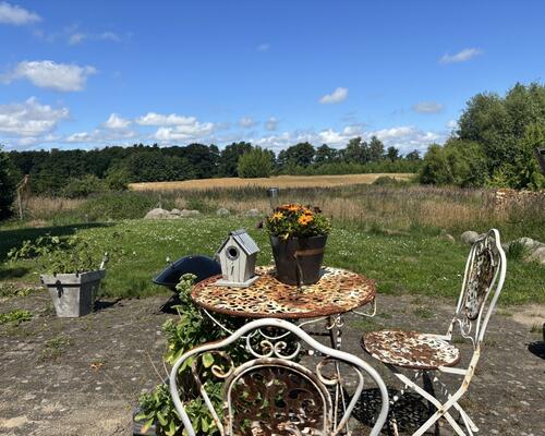 Rummelig bolig i landlige omgivelser og kig til Arresø