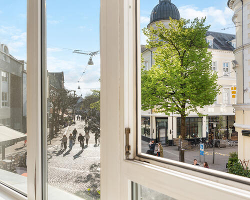 🏠 Lejlighed til leje i hjertet af Odense C – mere centralt bliver det ikke!