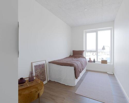 Stort 4-værelses rækkehus med egen terrasse.